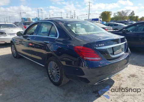 2015 Mercedes-Benz C 300 Luxury 4Matic из США, поврежденный, VIN 55SWF4KB1FU012049